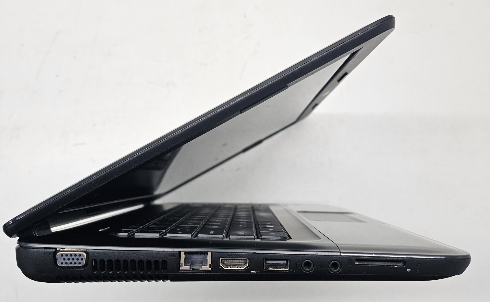 HP 2000-2B44DX 15.6″ Laptop AMD E-300 4GB NO HD/OS (FL)