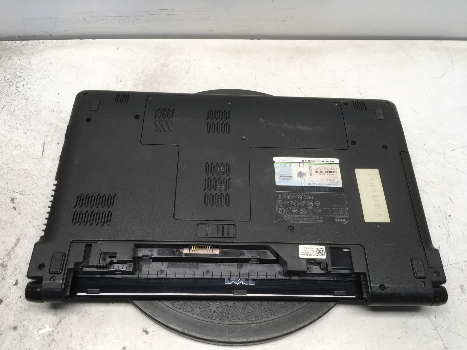 Dell Inspiron 1564 Intel i3-M330 2.13GHz 2 GB NO HDD No Batt
