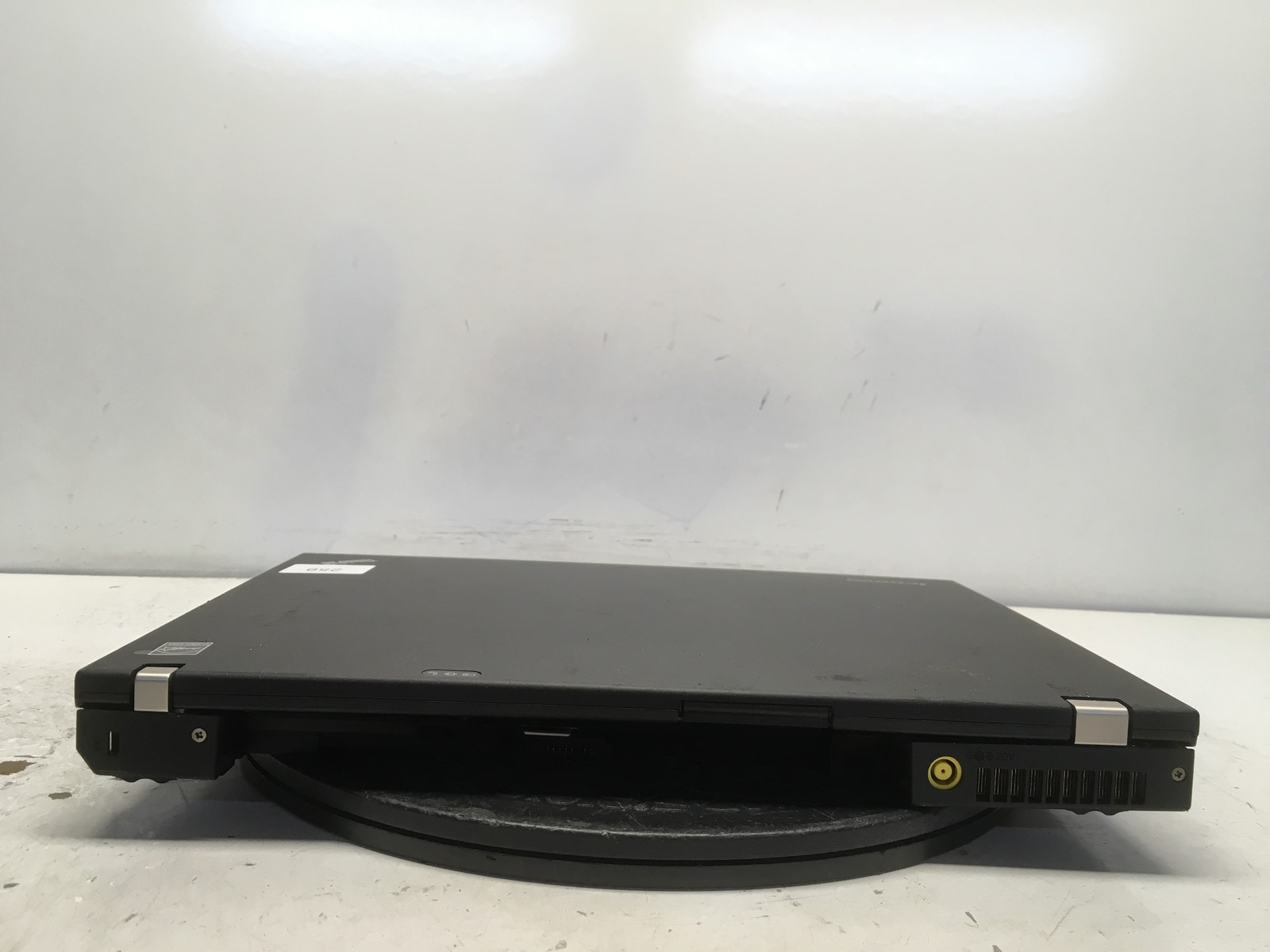 Lenovo ThinkPad T400 Intel Core 2 Duo P8400 2.26GHz 4 GB NO HDD No Batt