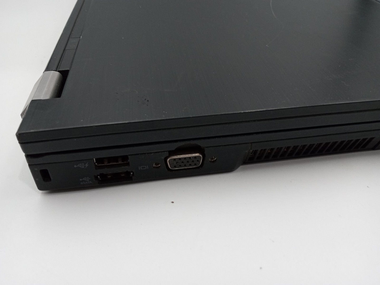 Dell Latitude E6500 15″ Laptop C2D 2GB RAM 320GB HDD WinXP NVS160M *READ* -RR