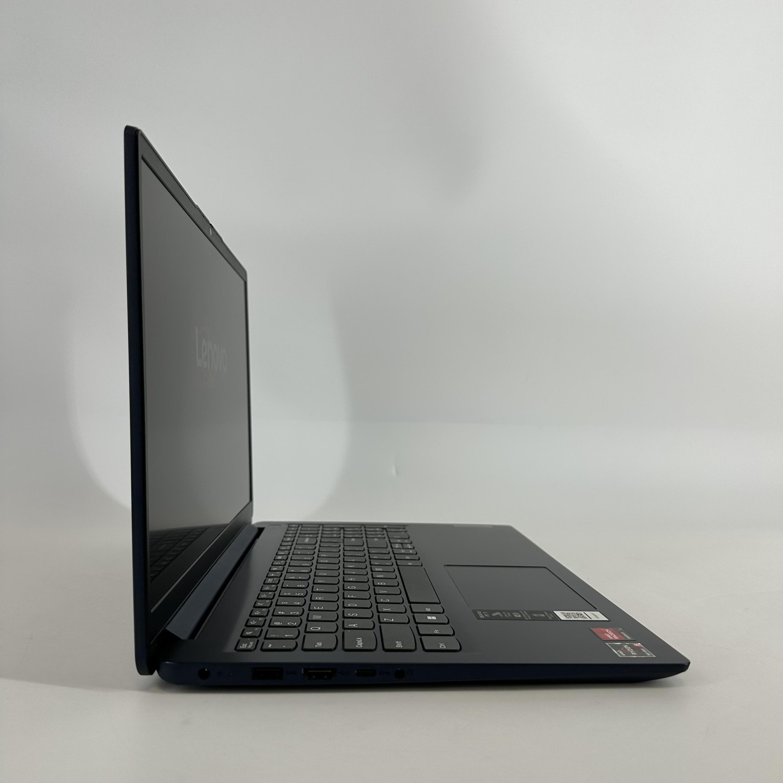 Lenovo IdeaPad 1 15.6 FHD TOUCH 2.8 GHz Ryzen 5 7520U 8GB 256GB SSD Excellent