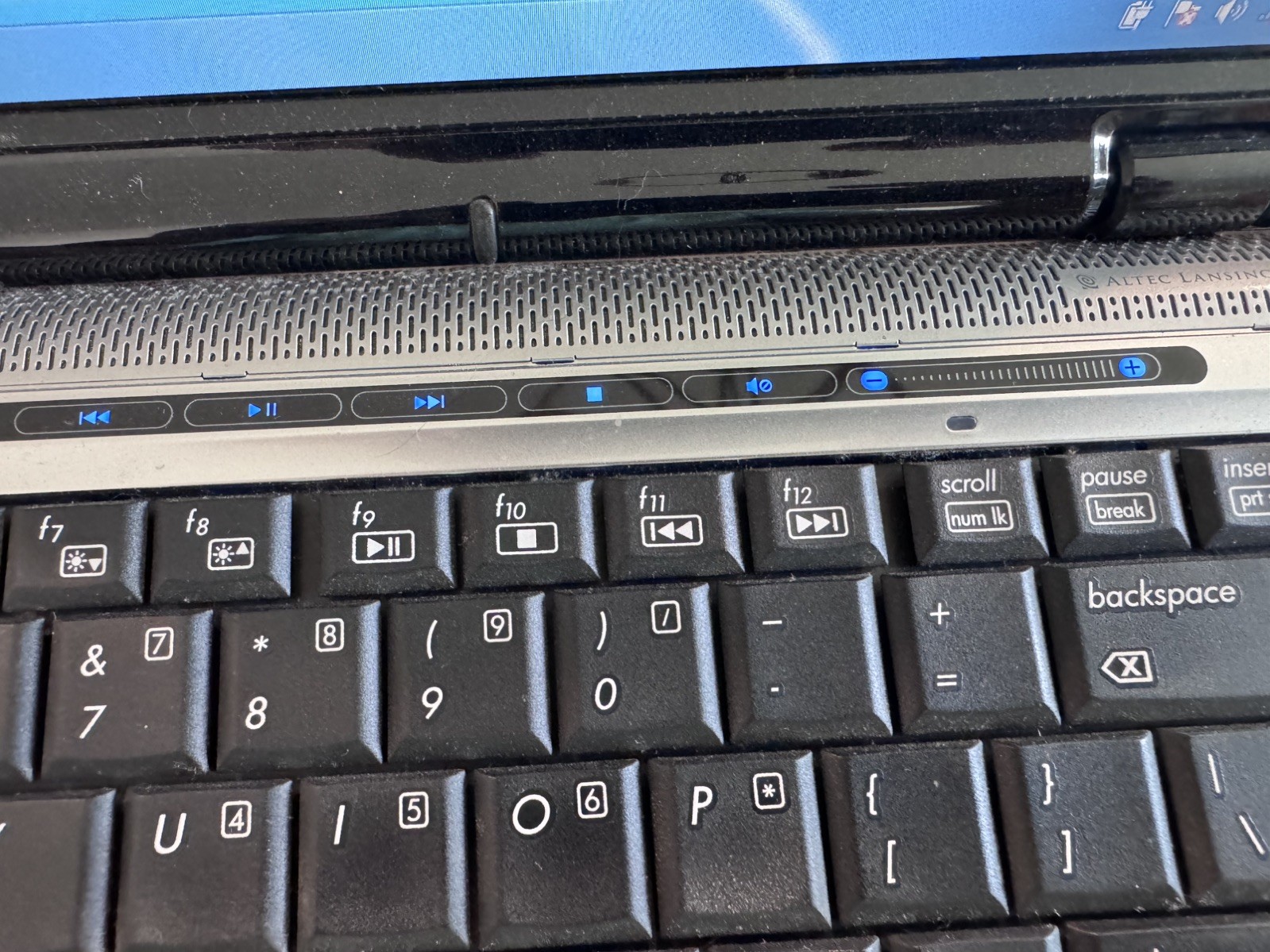HP Pavilion dv2000 Genuine Intel core 2 Duo 2.00GHz 2GB RAM 140GB HDD Win7 DVDRW