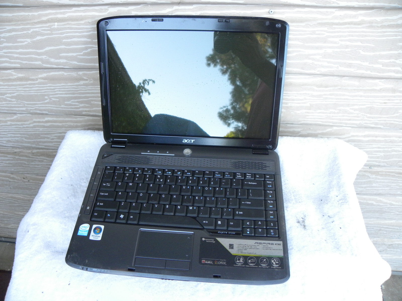 Acer Aspire 4730z 14.1″ Laptop Intel Pentium Dual Core T3400 2.16Ghz 2GB