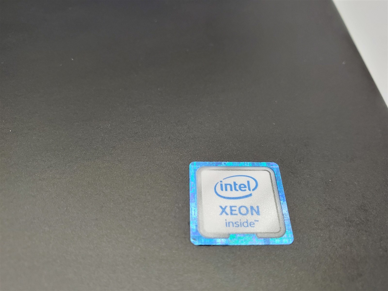 Dell Precision 7750 Xeon W-10855M 2.8-5.1Ghz T1000 24GRam 1TB NVMe Win11P *USB*