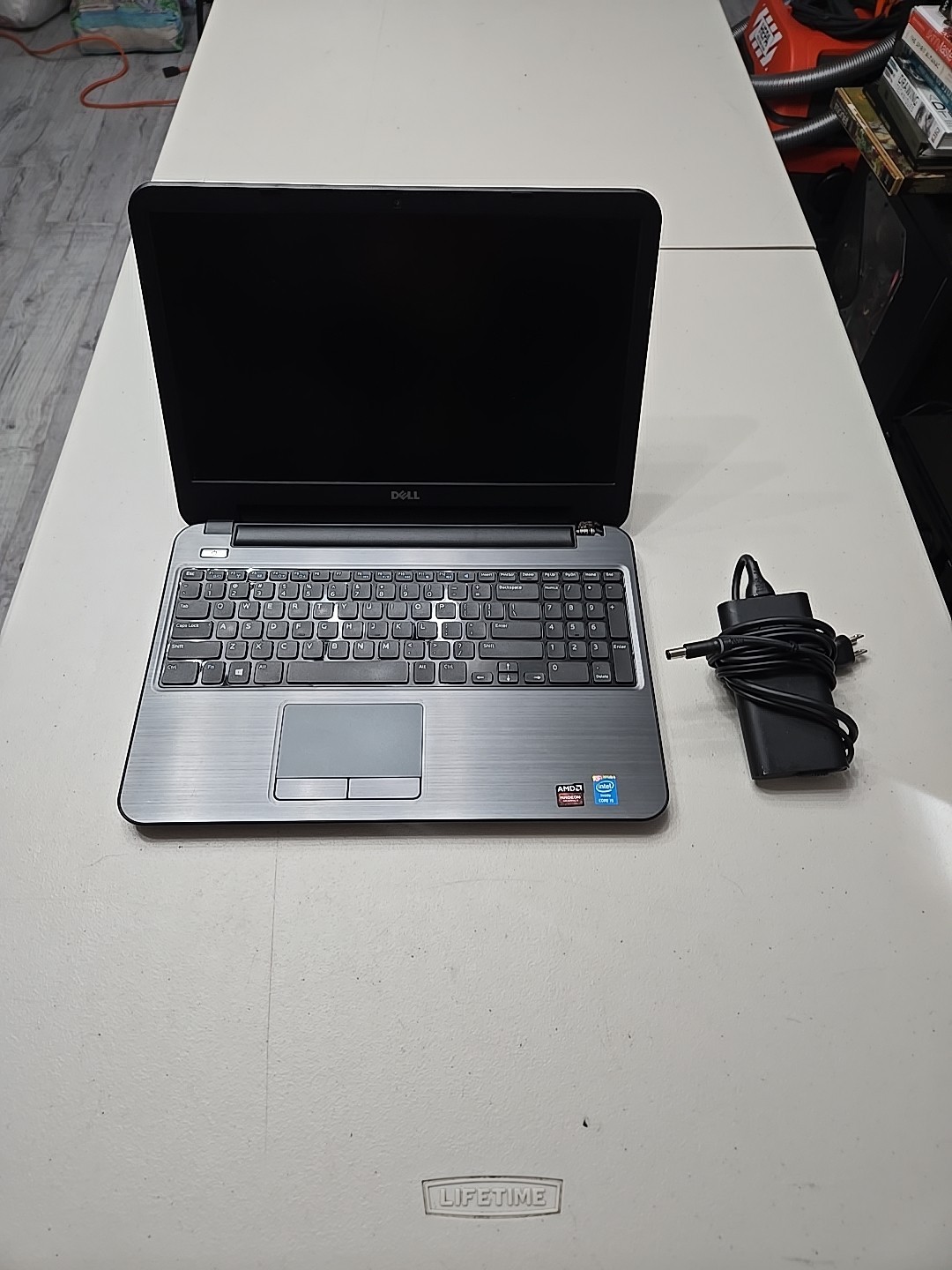 Dell Latitude 3540 15.6″ With Charger 4GB