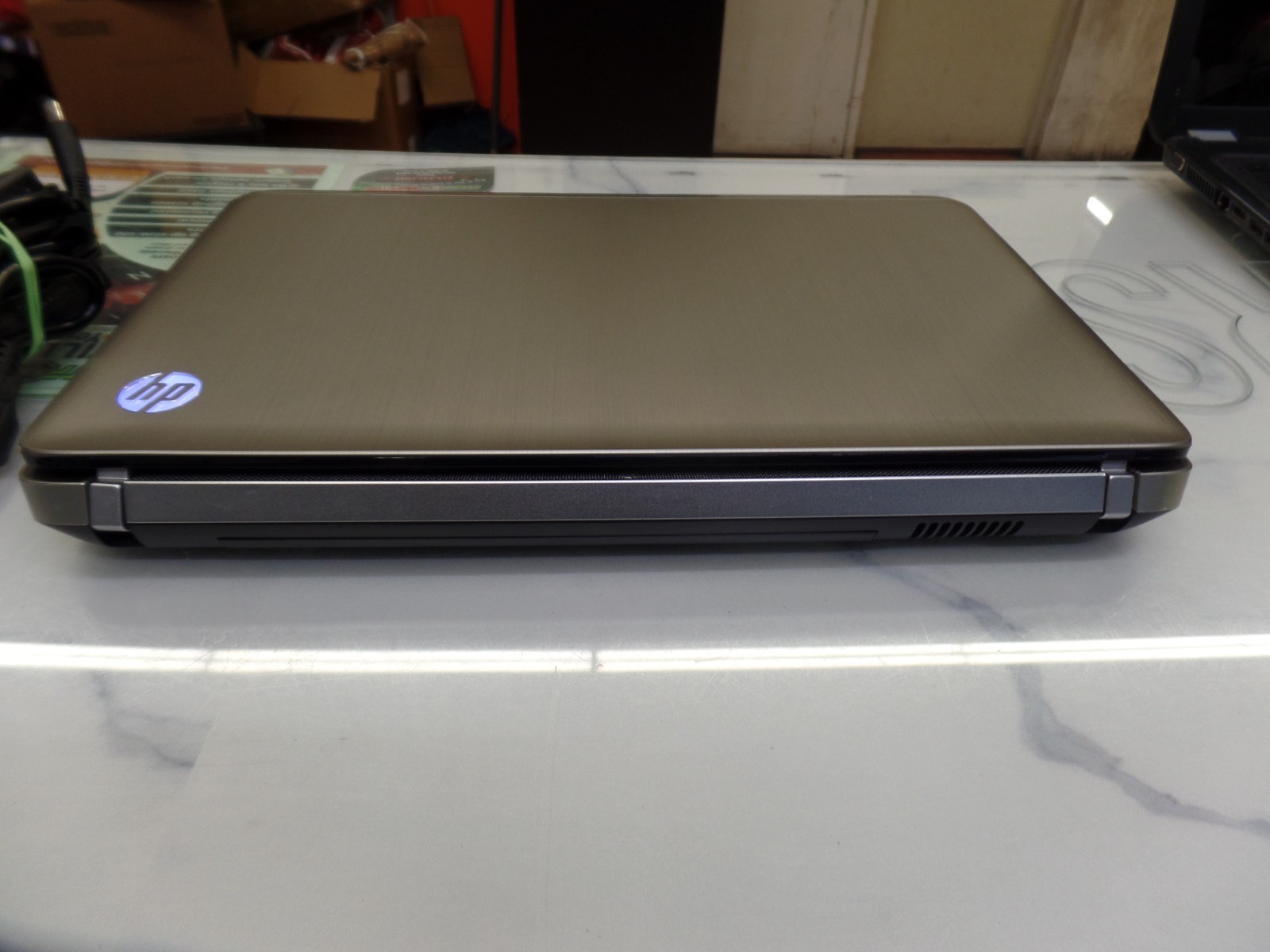 Brushed Aluminum 15″ HP Pavilion DV6-6123cl 1.40GHz Amd A6 6GB 500GB win10 DVD