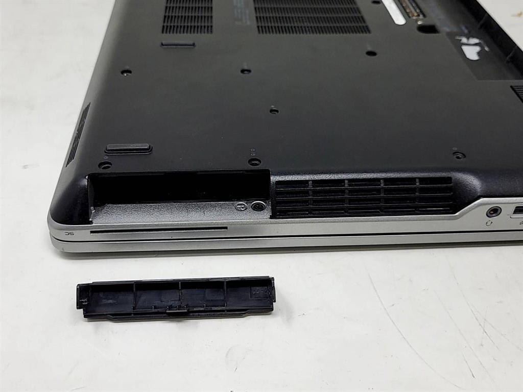 DELL LATITUDE E6520 Laptop Intel I5-2430M 4GB SEE NOTES