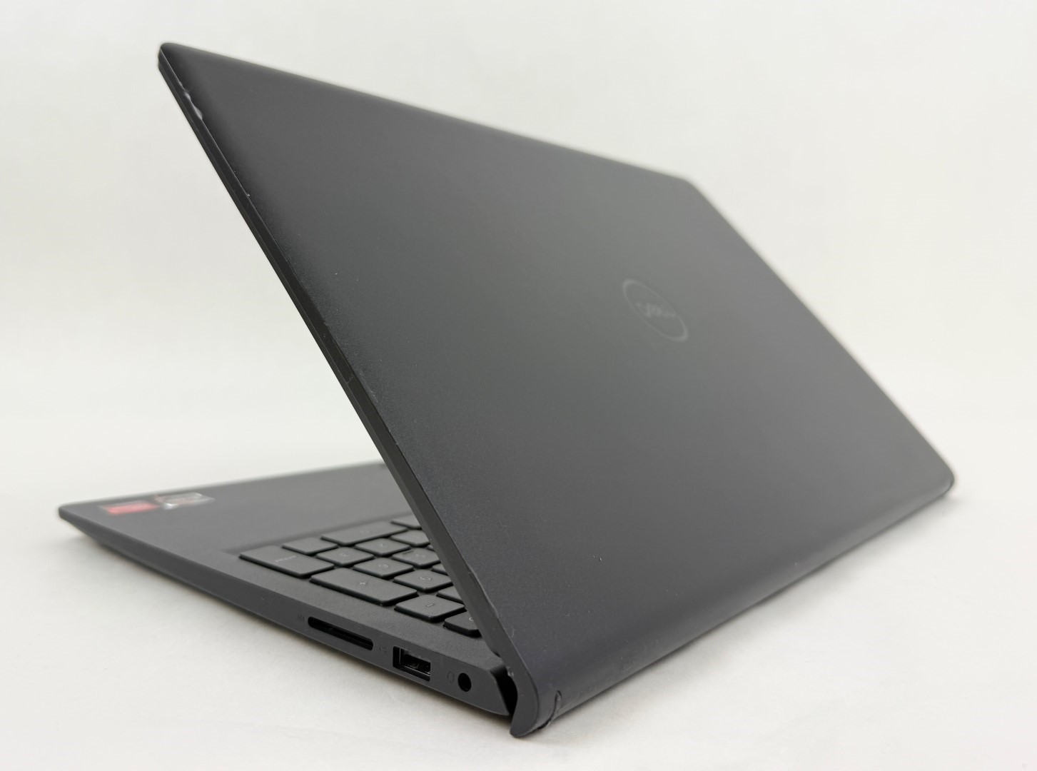 Dell Inspiron 15 3535 15.6″ FHD Touch Ryzen 7 7730U 16GB 512GB SSD W11 Scratches