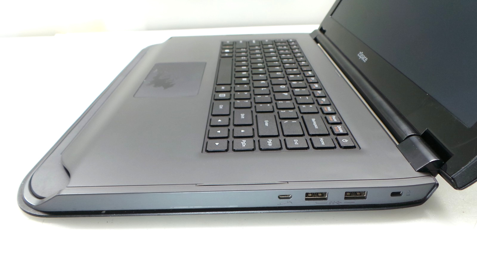 zSpace W1847 AMD A9-9420 RADEON R5 15.6” 3.00GHz 8GB RAM 256GB SSD WIN 11 PRO