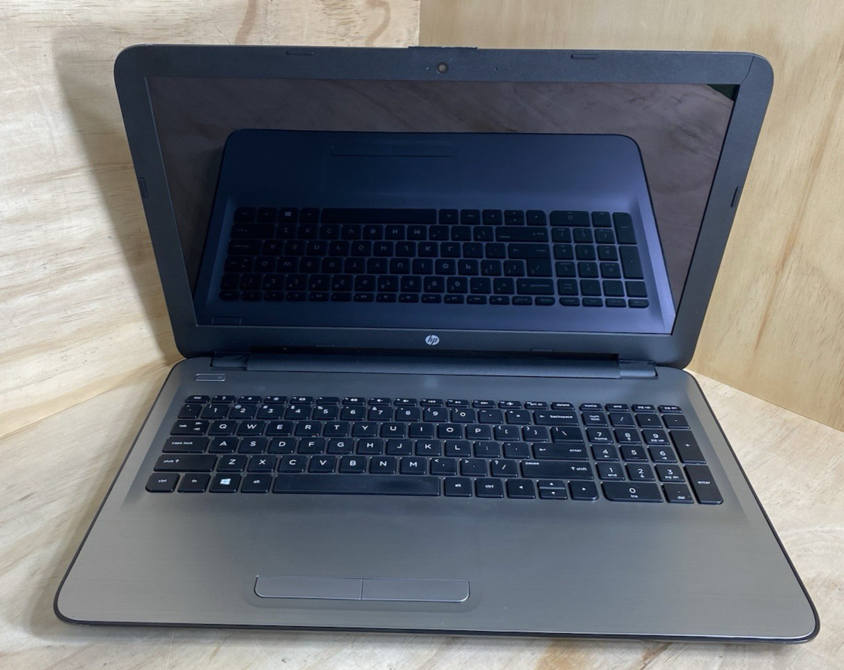 HP 15-ba113cl 15.6″ AMD A10-9600P@2.4GHz/16GB DDR4 RAM/960 GB SSD/Win11H