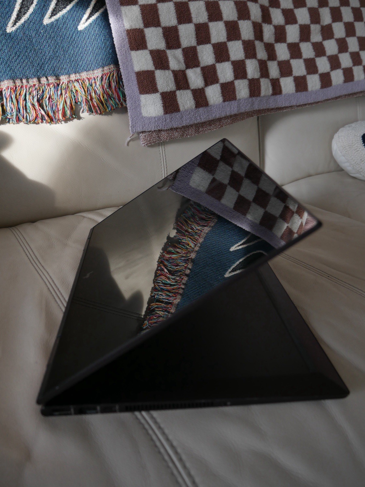 HP ENVY 15.6″ Laptop AMD Ryzen 5 8GB SSD Radeon Vega Windows 10 Black
