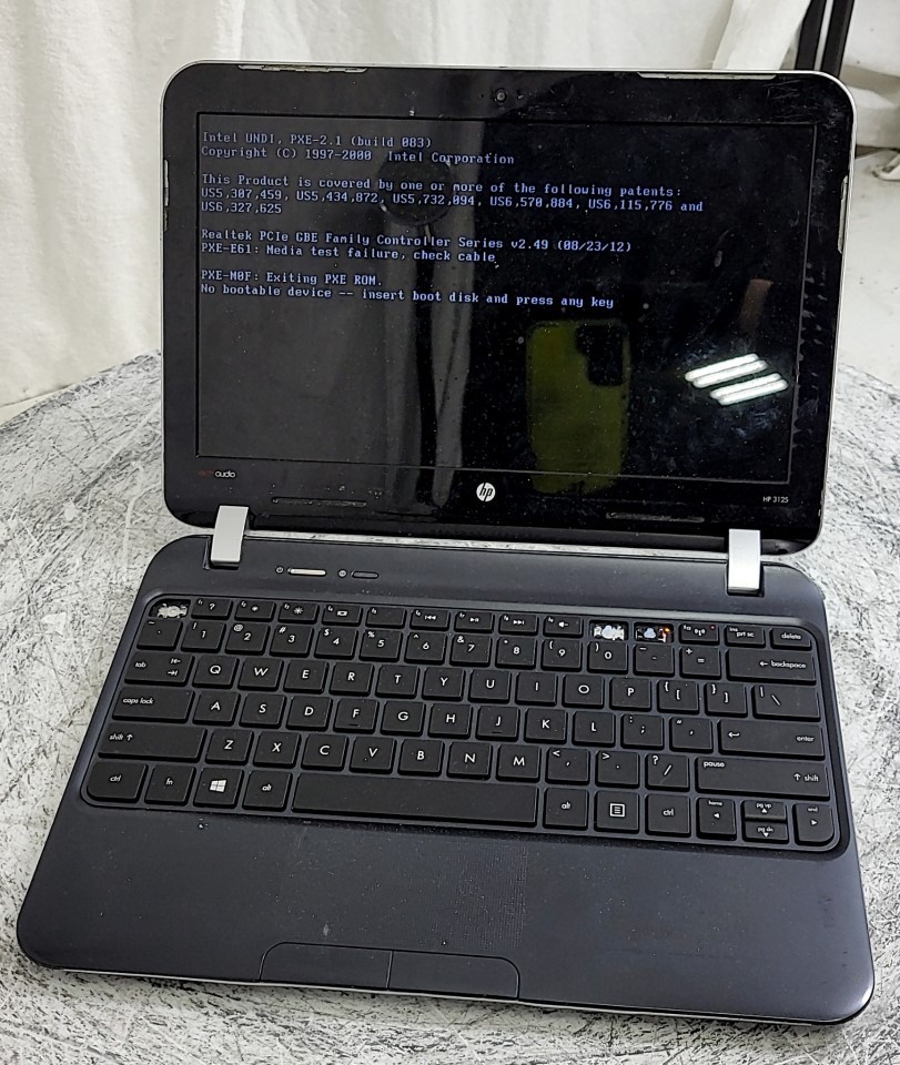 HP 3125 D3H53UT#ABA Laptop AMD E1-1500 w/RADEON HD 4GB 320GB SEE NOTES