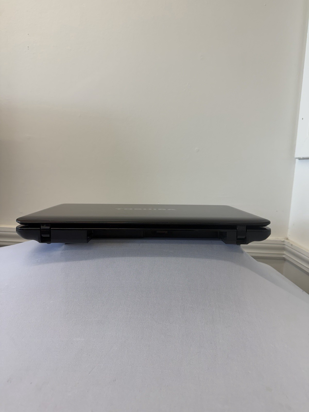 Toshiba Satellite L655-55117 Laptop -Unknown if Screen is Good-Intel i3-Read Des