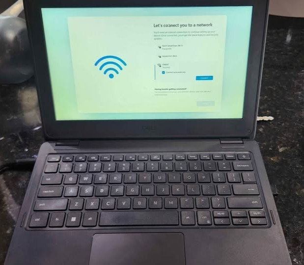 Dell Latitude 3140 Laptop 11.6” HD+ Intel N100 4GB RAM 128GB W11P with charger.
