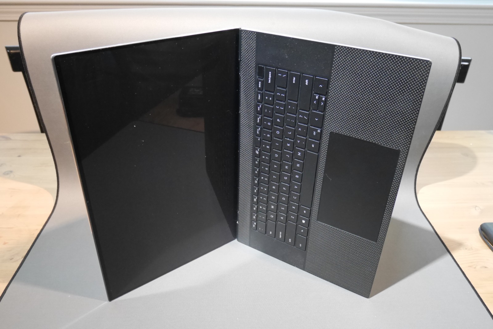 Dell Precision 5760 17 UHD TOUCH Xeon W-11955M 2.60GHz RTX A3000 64GB