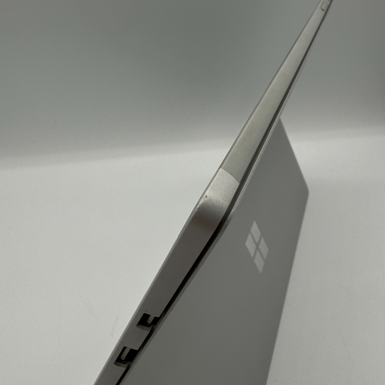 Microsoft Surface Pro 6 1796 i7-8650U 8GB RAM 256GB SSD 12.3″ Win11 Pro Tablet