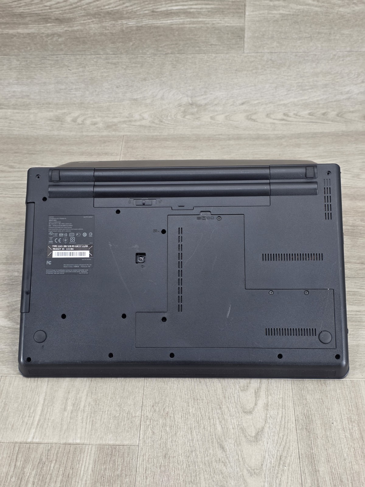 Lenovo ThinkPad Edge E520 15.6″Core i3 2.3GHz 4GB 500GB Broken Screen No Charger