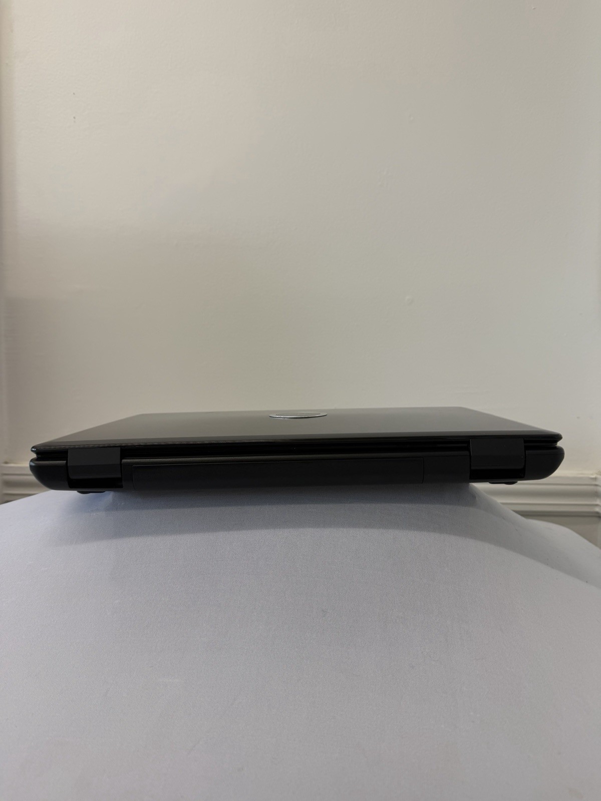 Nobilis N4047 Laptop – Screen Leaking Light – Intel Pentium P6200 – Read Des