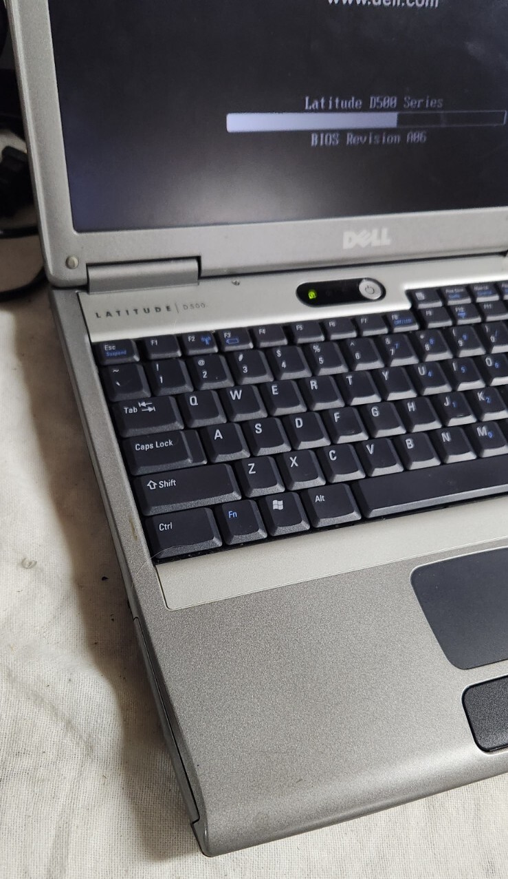 Dell Latitude D500 14 inch PP05L Laptop Powers Up 512MB 266MHZ Pentium M