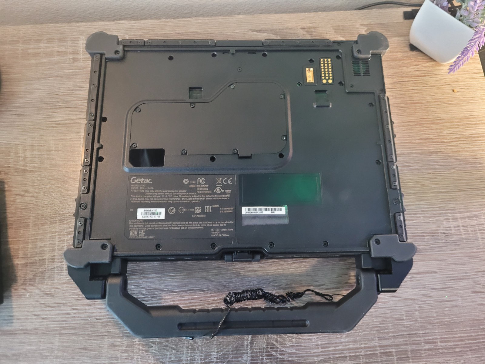 Getac V110G4 Tough 2-in-1 w/ 4 Batteries, 2 Caddies a 256GB & 128, Charger Linux