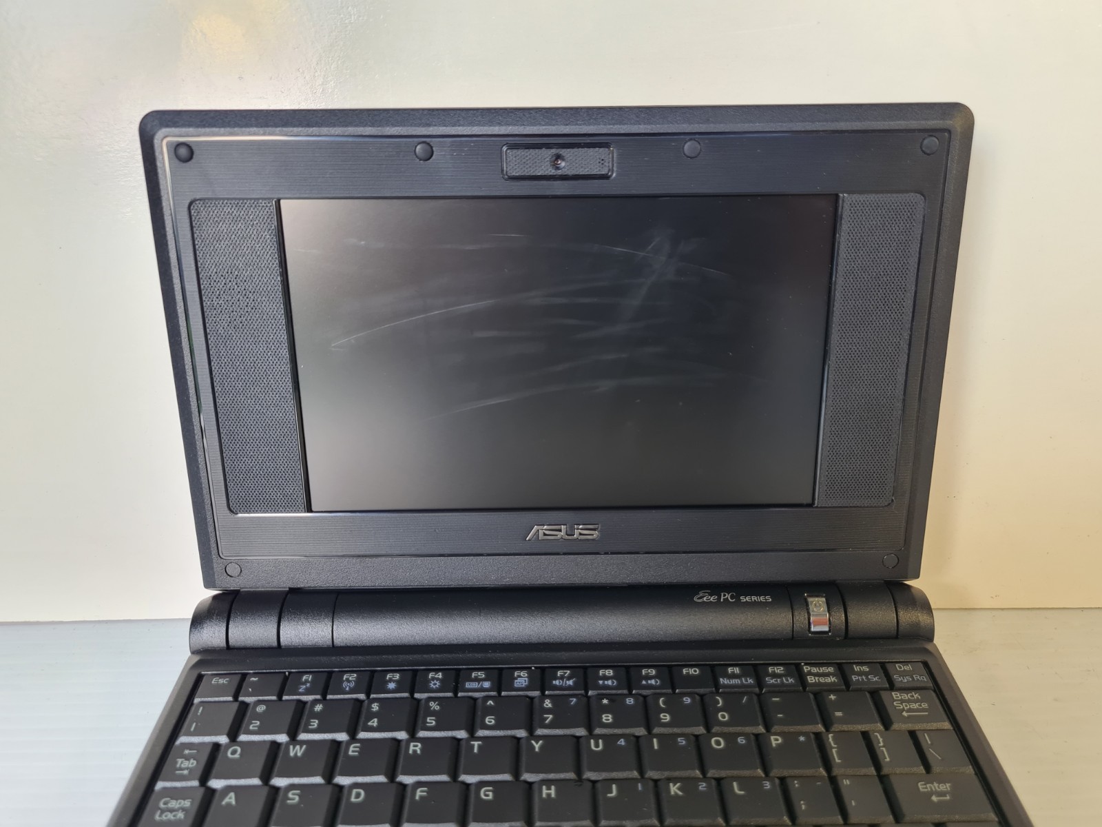 Asus Eee PC 4G 701 Mini Laptop Windows XP Notebook *Read Description*