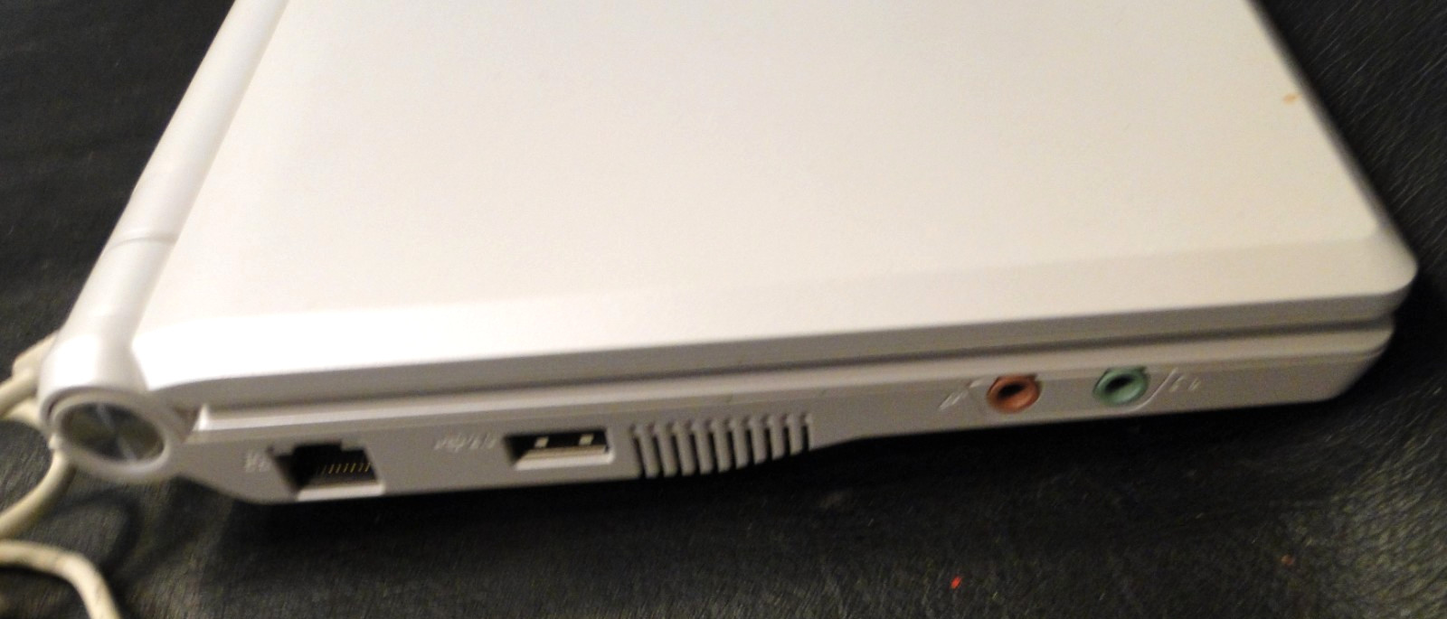 Asus Eee PC 900 Laptop Intel 512MB Ram Asus Operating OS W OEM GOOD BATTERY & AC