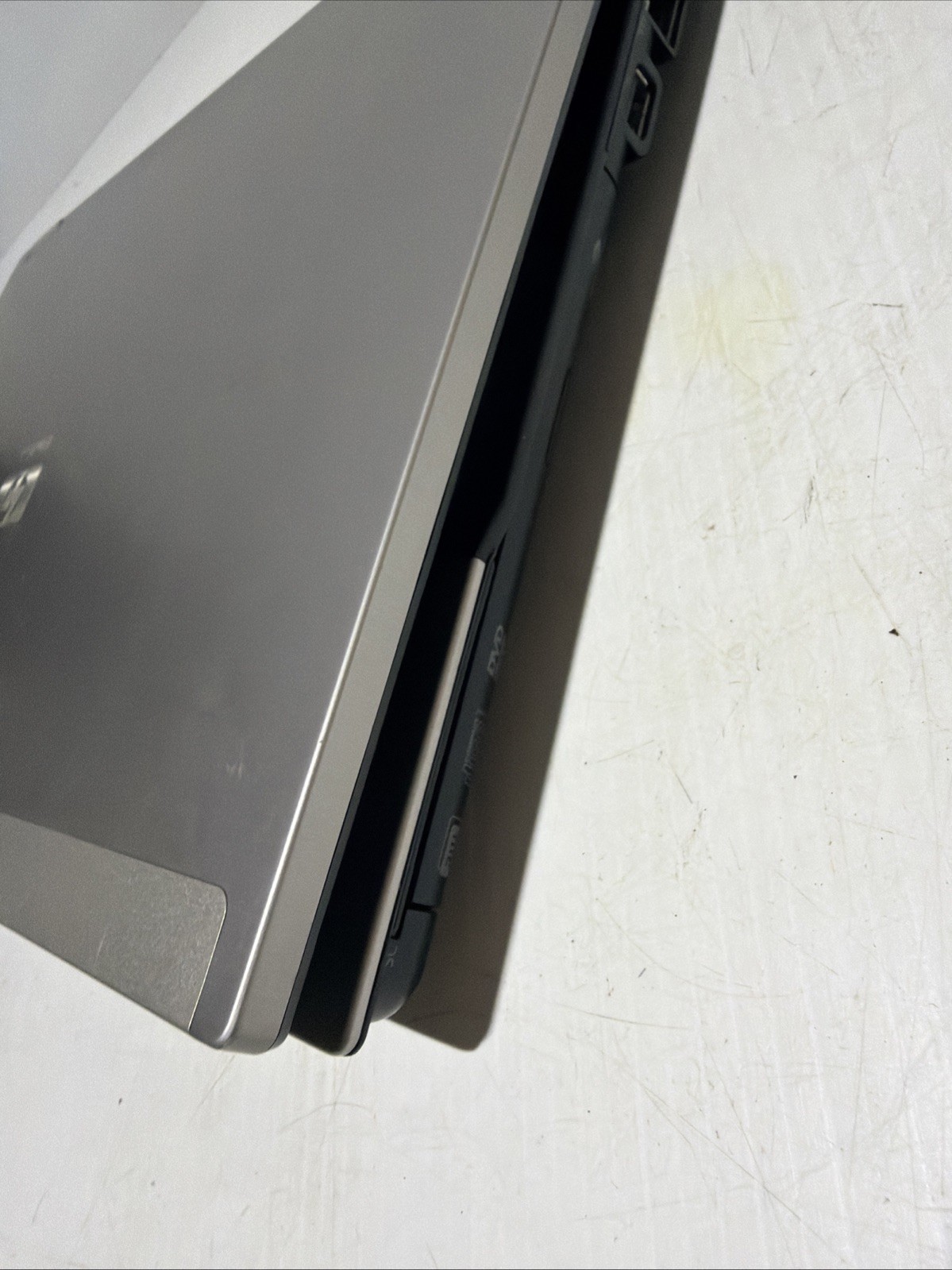 Hp Elitebook 6930p 14″ Laptop Core 2 Duo P8700 2gb Ram No Drives Boots Bios