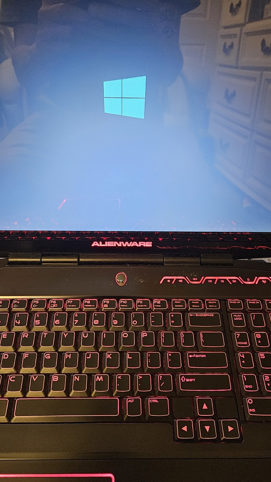 Alienware M17X R3 Laptop i7-2820QM 2GHz 4GB RAM 699GB HDD/112GB S RED