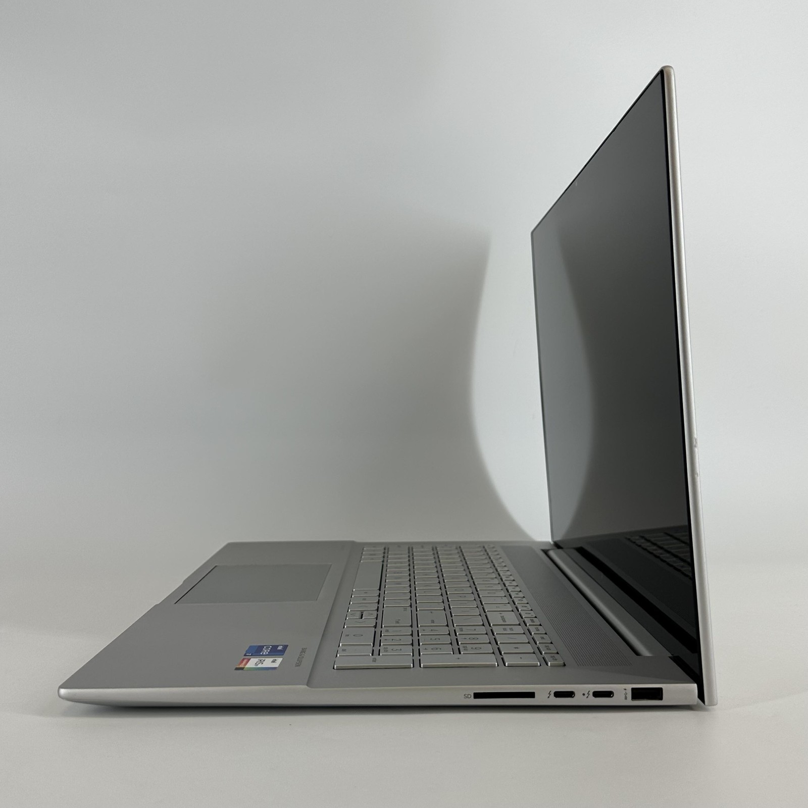 HP Envy 17 Silver FHD TOUCH 2.1 GHz i7-1260P 32GB RAM 1TB SSD Good