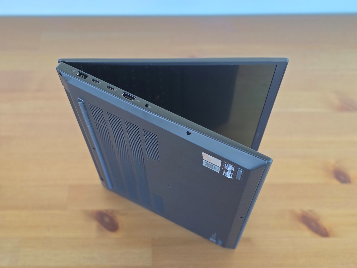 Lenovo ThinkPad P1 Gen 6 i7-13800H 16″ 3840×2400 4K OLED NVIDIA RTX 2000 Ada PS