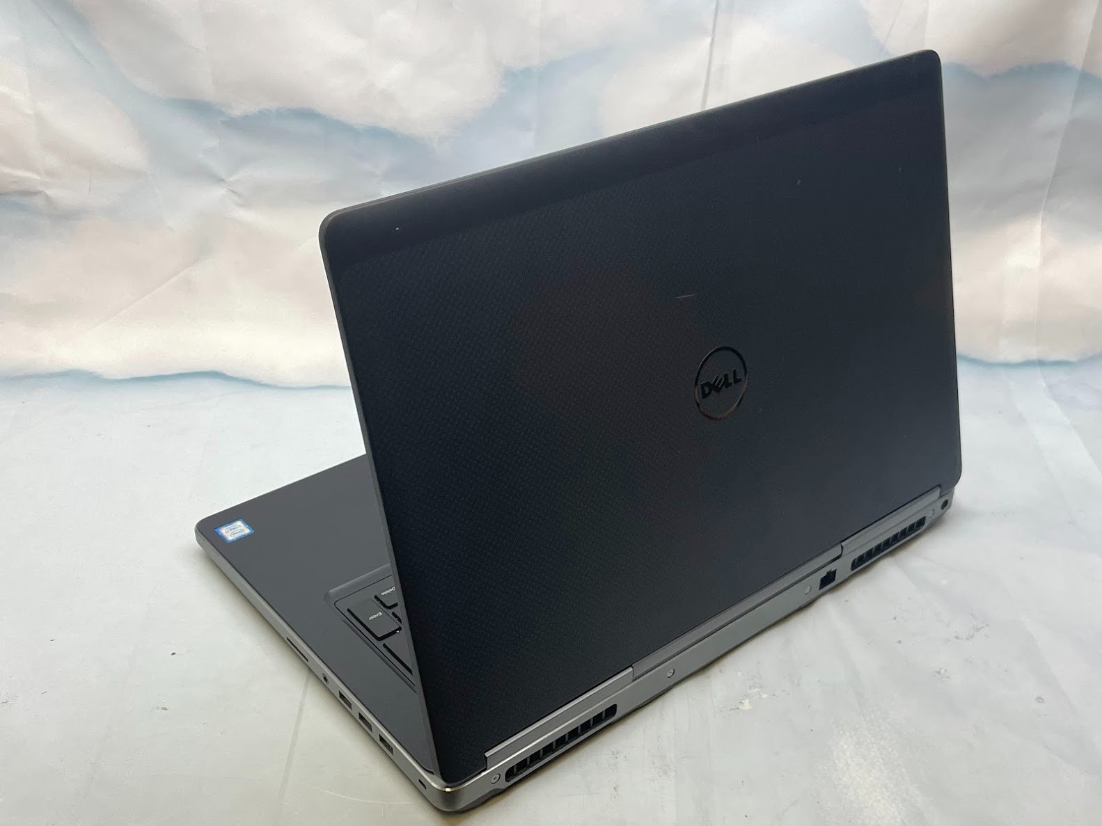 Dell Precision 7720 | Intel i7-7700HQ | 8GB RAM | 256GB SSD | Quadro M1200 4GB
