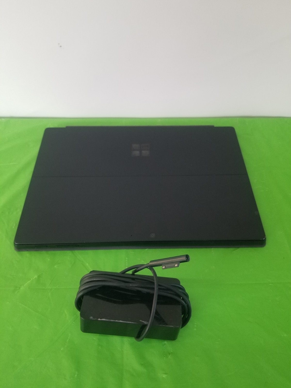 Microsoft Surface Pro 6 1796 i7-8650U 1.9GHz 256GB SSD 8GB DDR3 Black GOOD