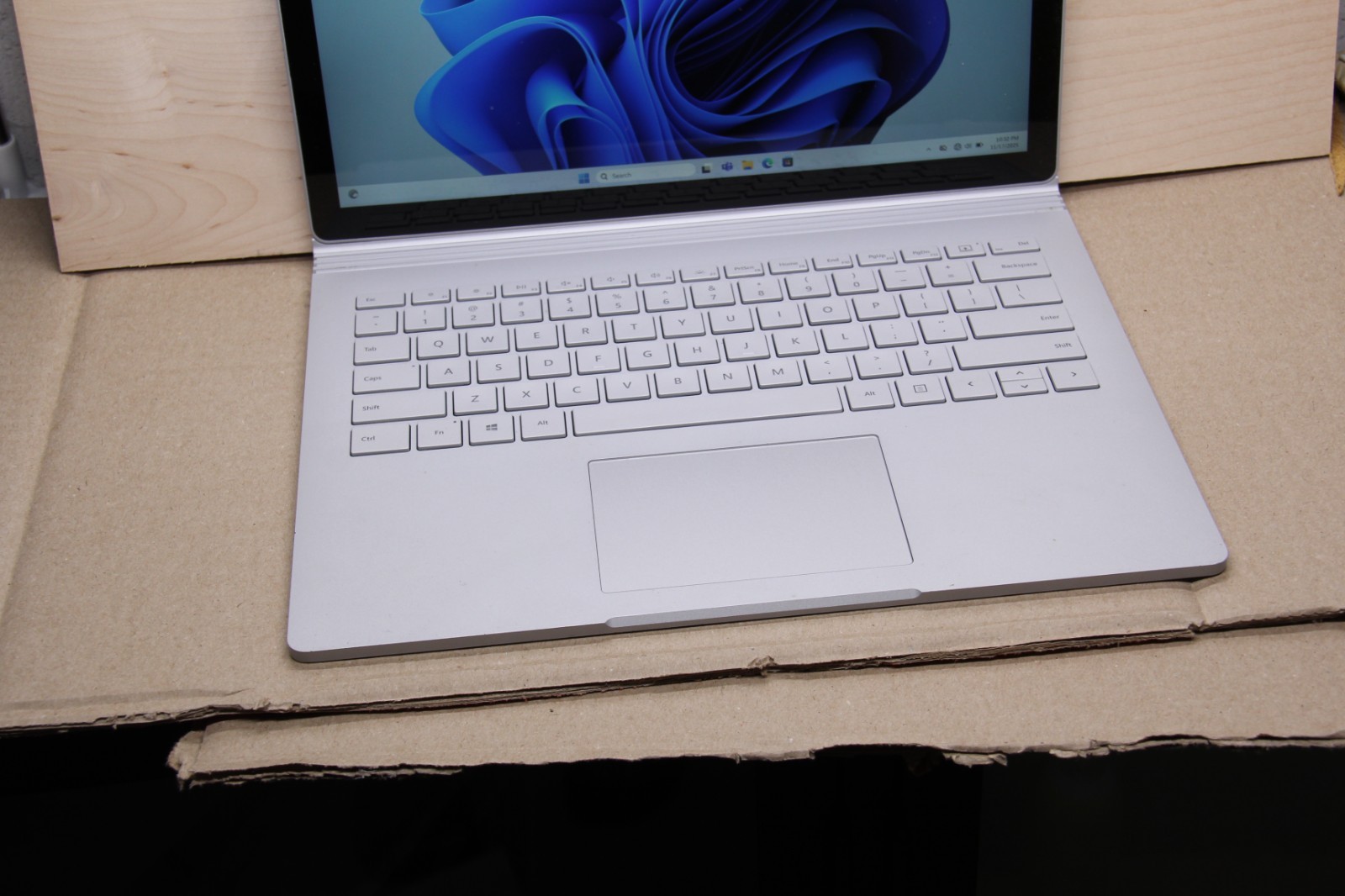 Microsoft Surface Book 2 13.3″ i5-8350U 1.90 GHz 8 GB RAM 256 GB SSD Win11