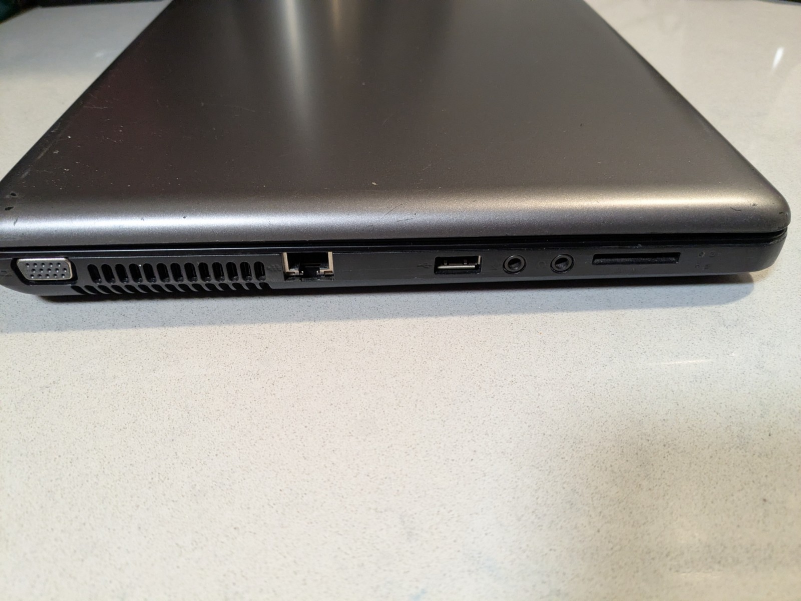 HP 2000 Notebook Laptop 15″ AMD E-450 1.65GHz 8GB RAM Win 7 Black
