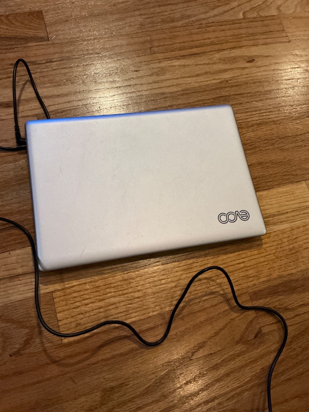 EVCO WiFi Laptop Silver EV-L2in1-116-1 – Tested – Barely used condition !