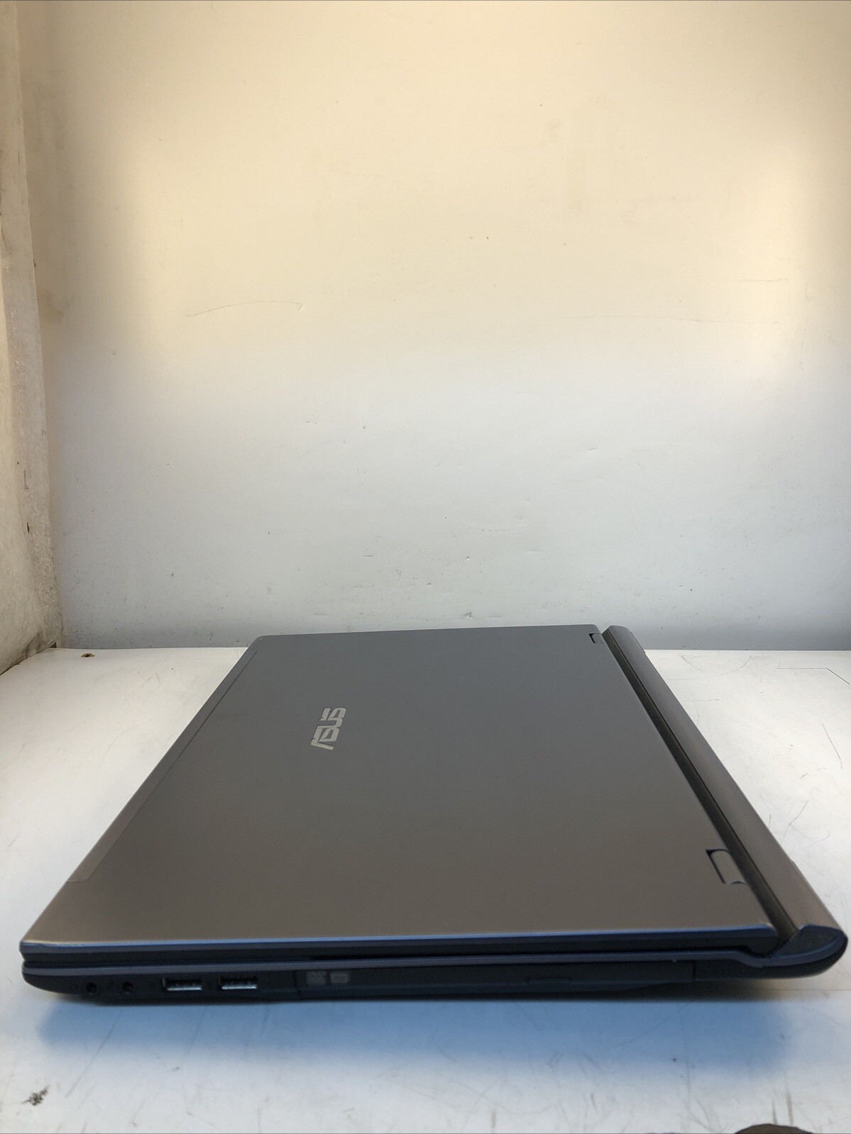 ASUS U56E – BBL6 Powers On bad screen untested unknown cpu