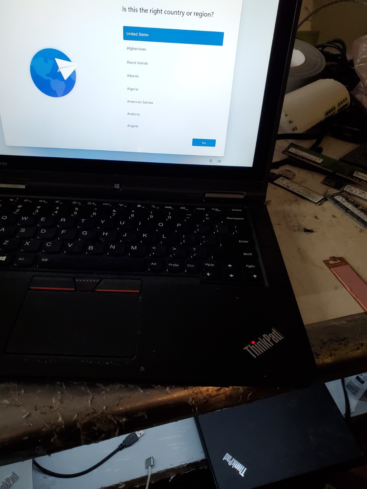 Lenovo ThinkPad S1 Yoga 12 i3-5005U 4GB RAM 120GB SSD Touch Windows 10