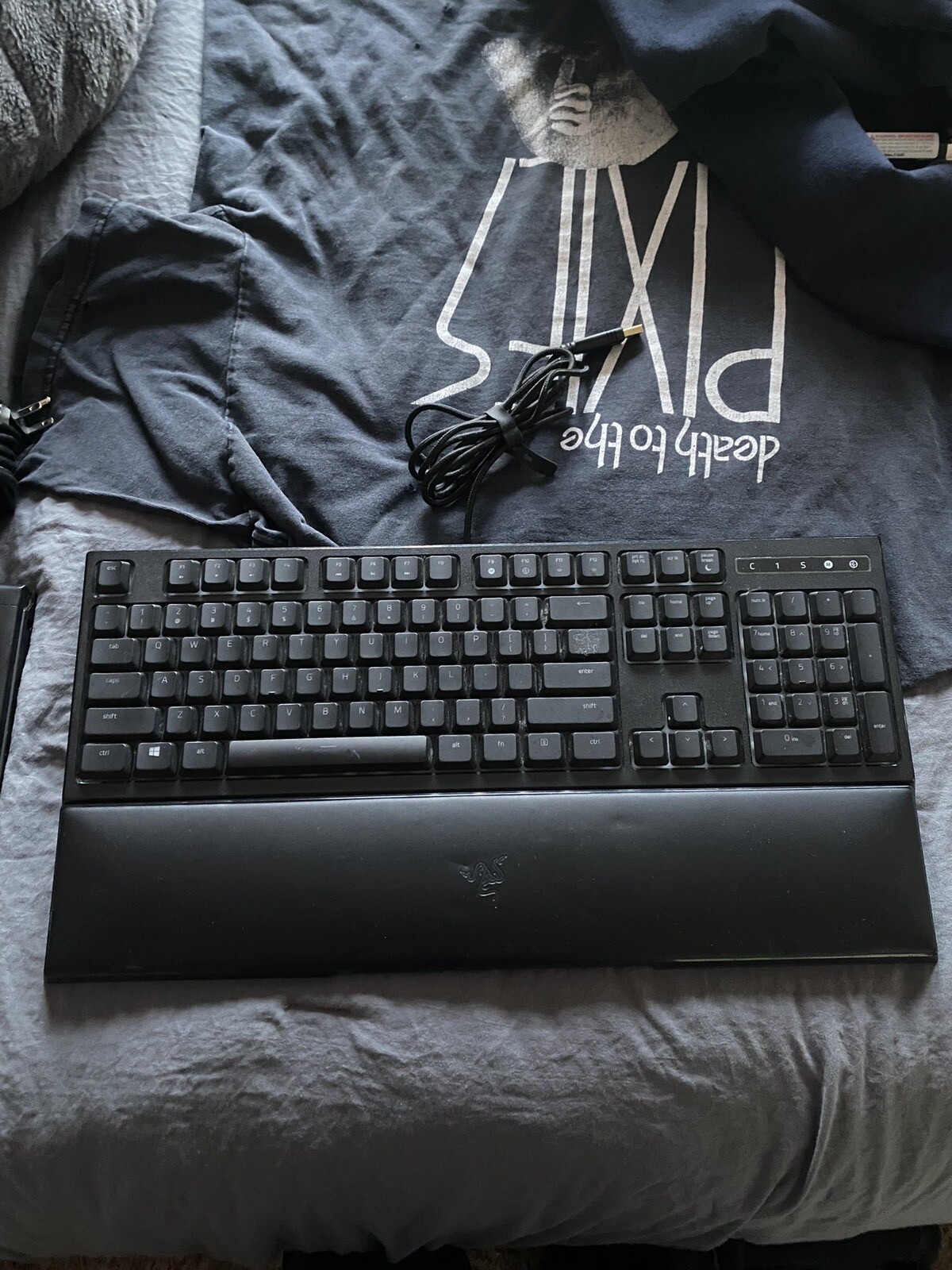 MSI GV62 8RE COMPLETE GAMING LAPTOP + KEYBOARD, COOLER, HEADSET, BACKPACK