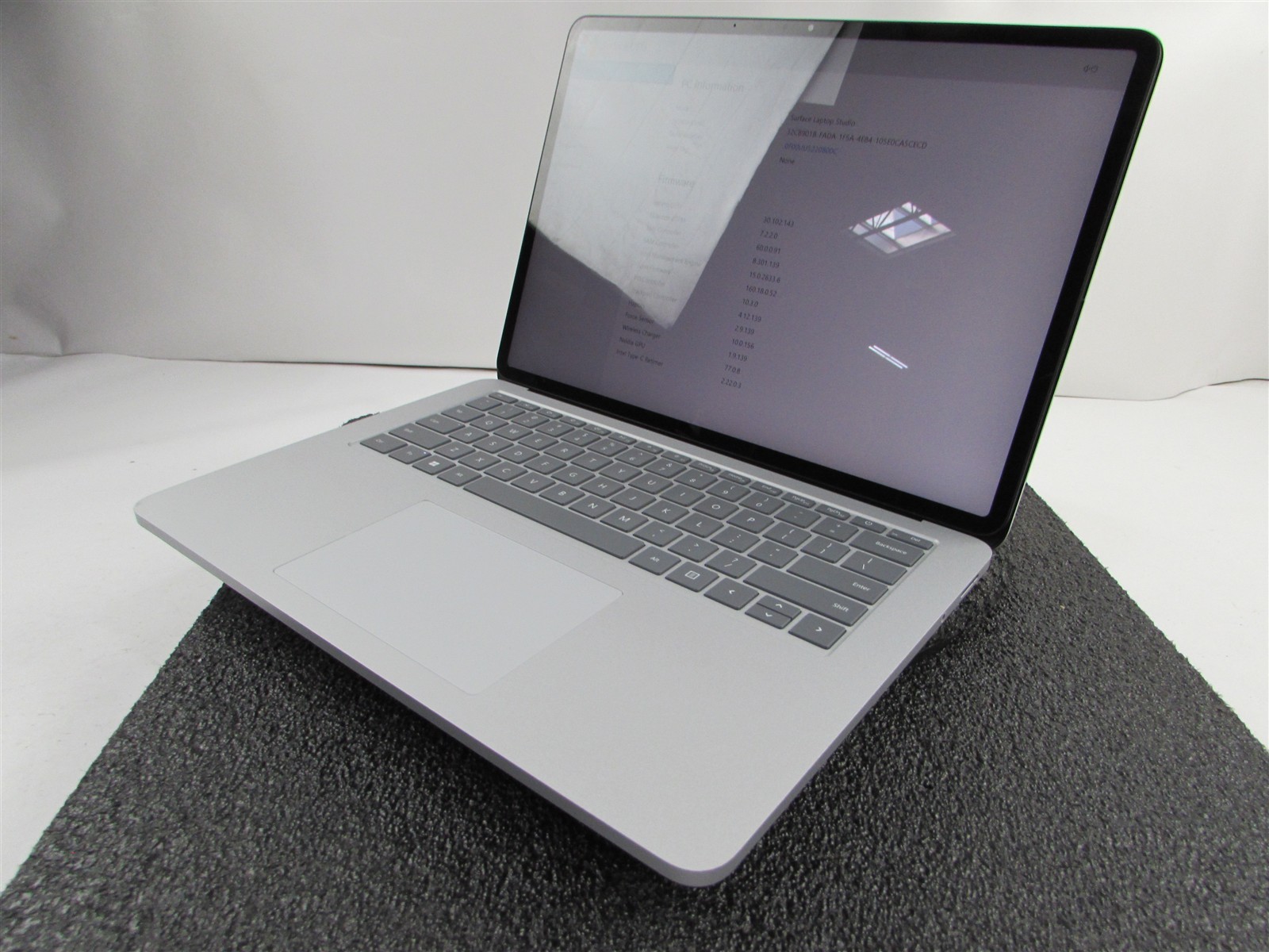 Microsoft Surface Laptop Studio 1964 i7-11370H 1TB SSD 32GB RTX A2000 *No A/C*