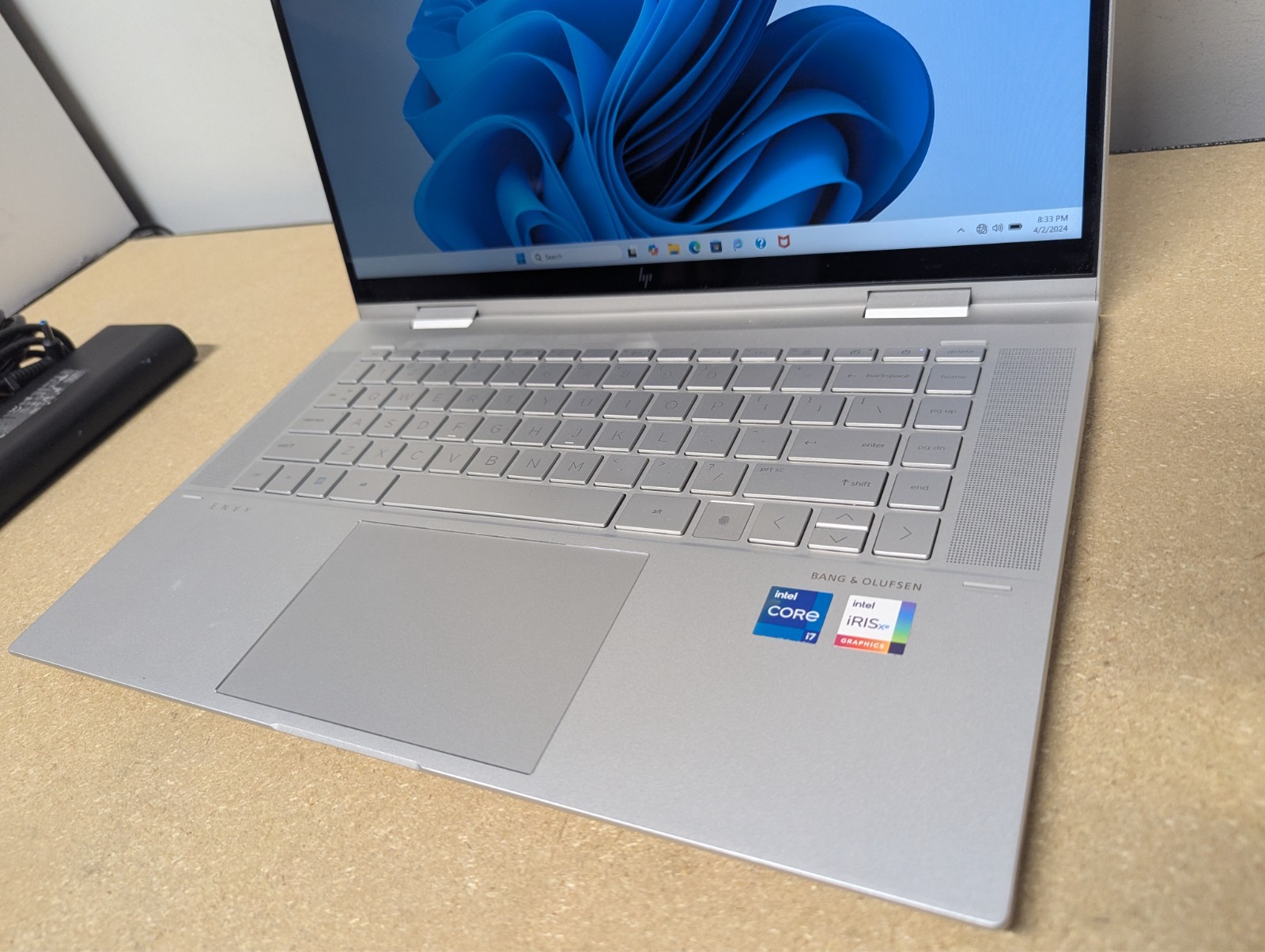 HP 15-es2072cl x360 2-in-1 Convertible 15 FHD Touchscreen i7-1260P 16GB 512GB SS