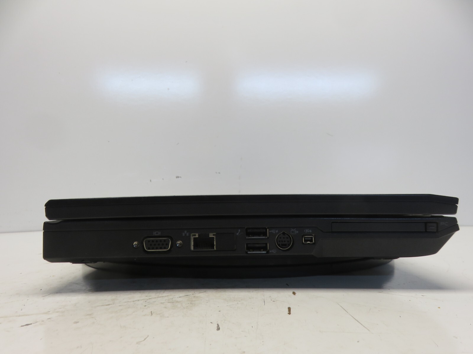 Dell Latitude E5400 Intel Core 2 Duo P8400 2.26GHz 4 GB NO HDD No Batt