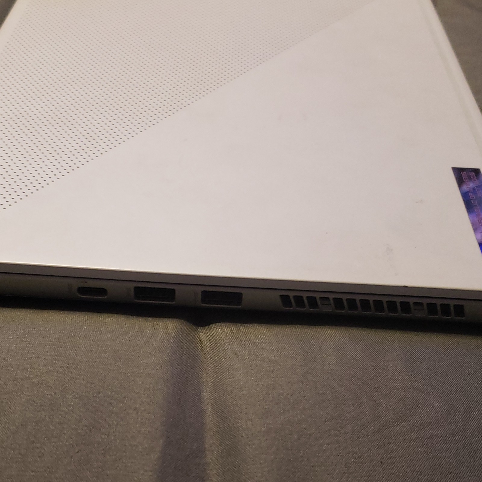 ASUS ROG Zephyrus G14 14″ QHD Ryzen 9 16GB 1TB SSD RTX 3060 White