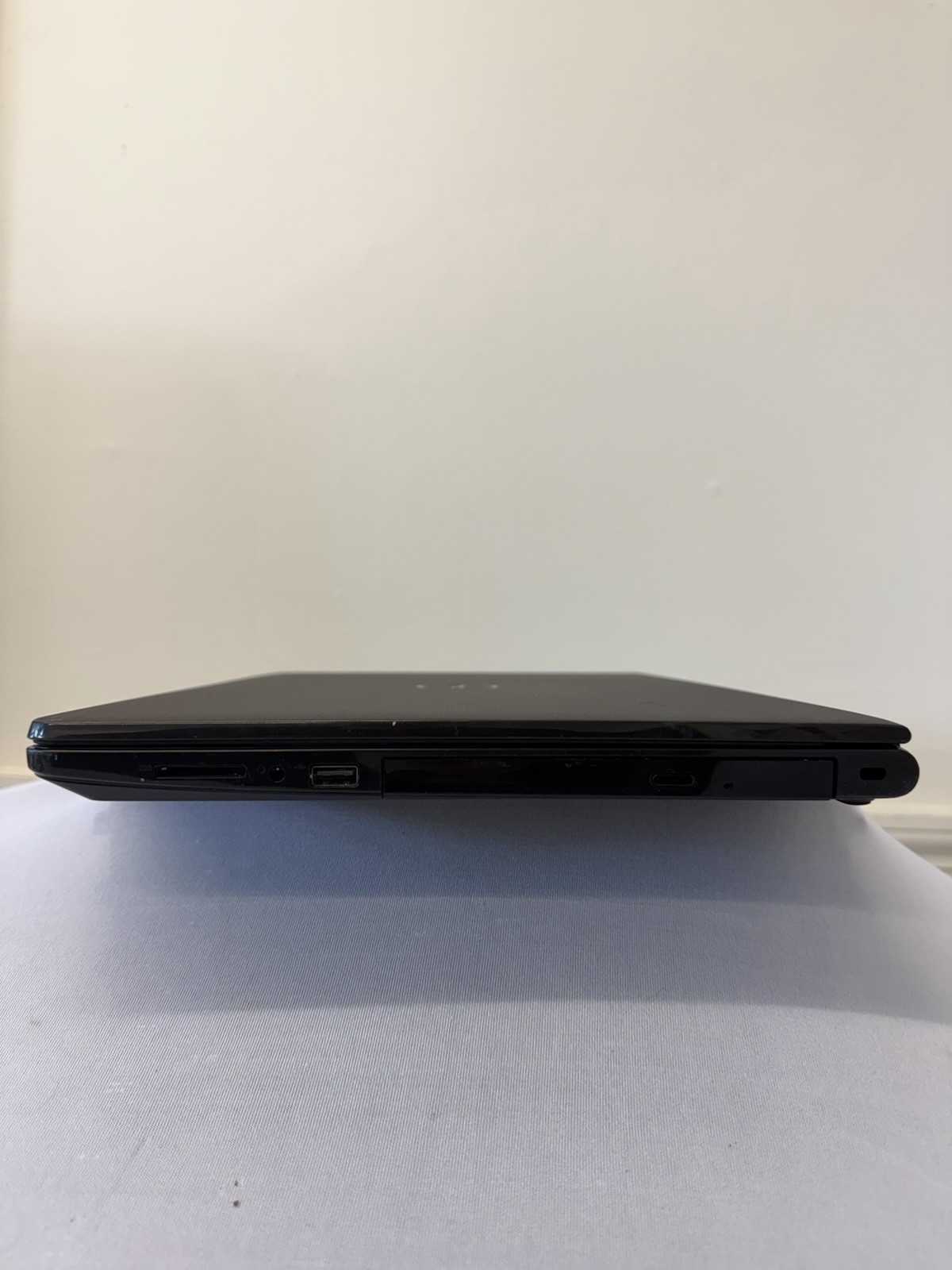 Dell Inspiron 15-3567 Laptop – Good Screen – Intel i3-6006U – RAM 6 GB -Read Des