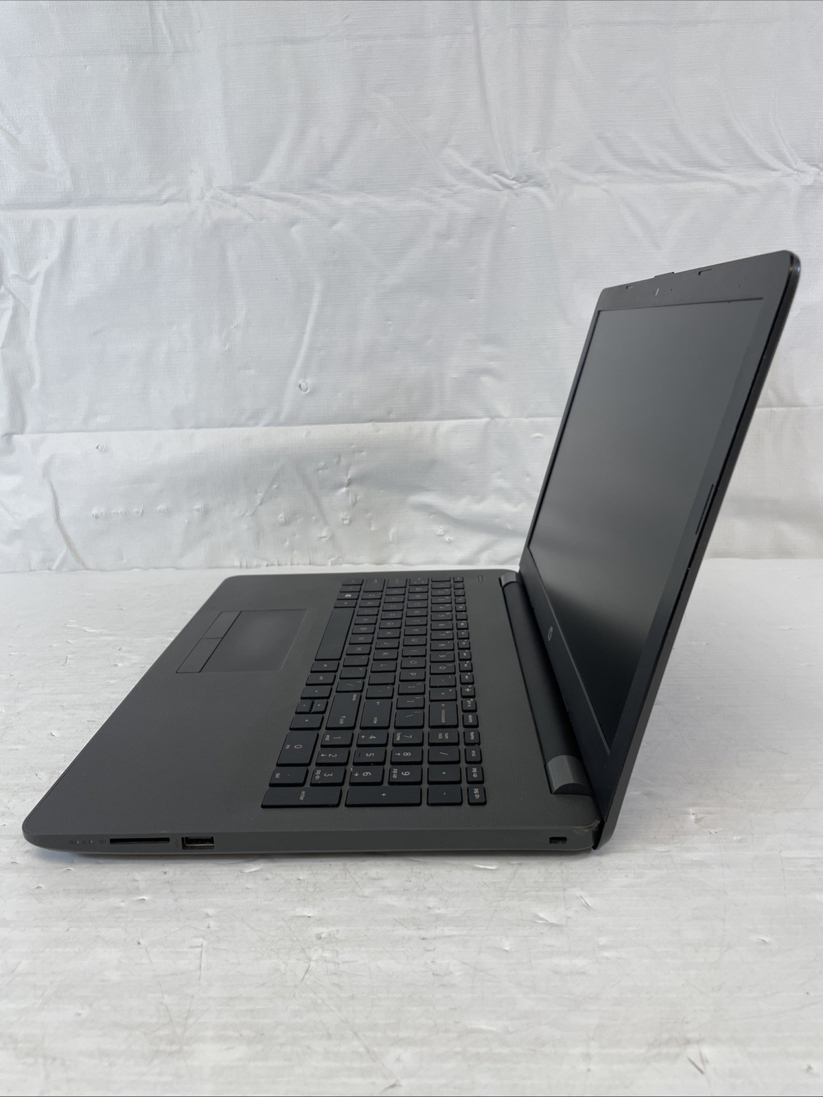 HP 255 G6 15.6″ Laptop AMD E2-9000E 1.5GHz 8GB RAM 240GB SSD Radeon R2 Win10 Pro