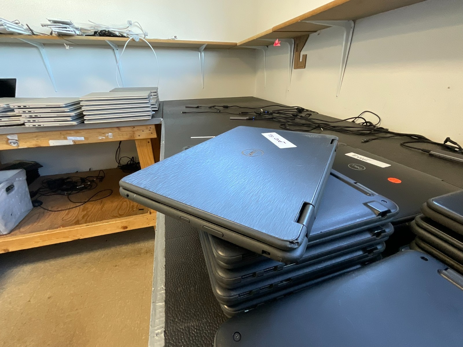 DELL LATITUDE 3190 2 IN 1 11.6 PENTIUM-N5030 CORE 3.1GHz 4GB 256GB SSD LOT OF 28
