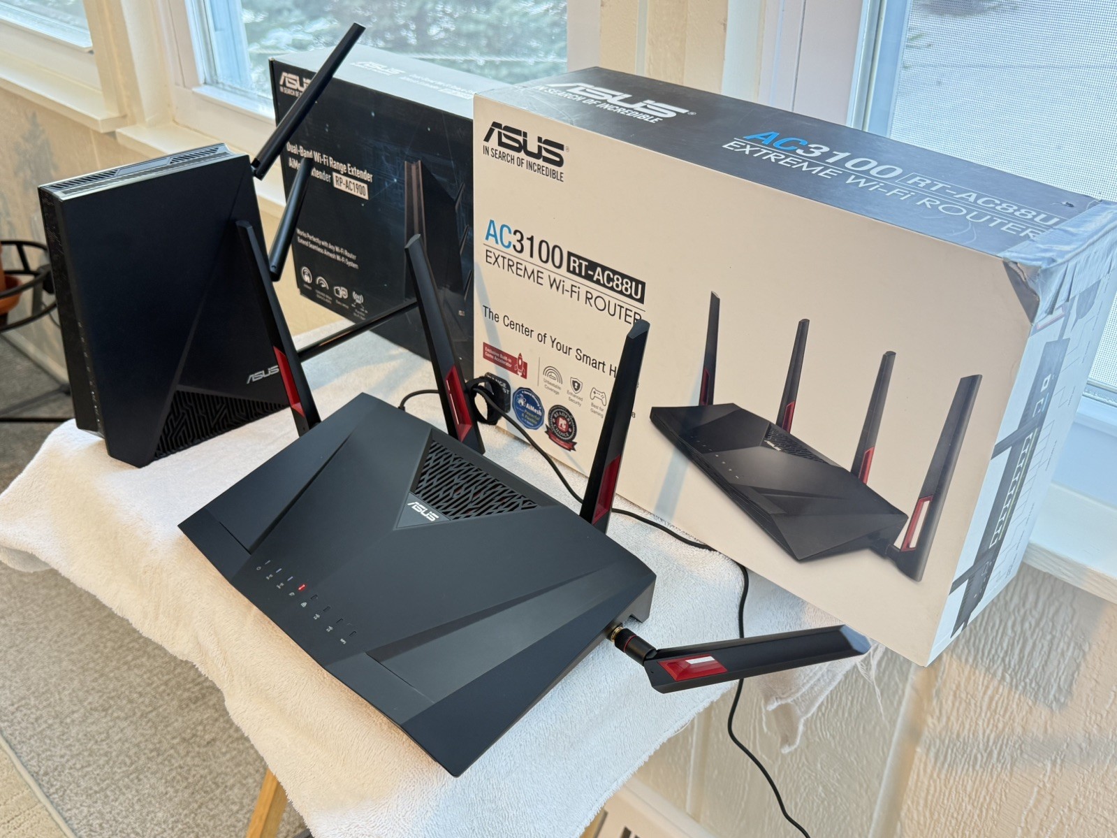 Asus RT-AC 88U WiFi Router/ Asus RP-AC 1900 WiFi Range Expander/ Motorola Modem