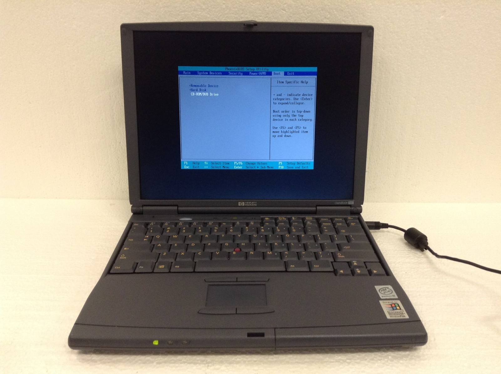 Vintage HP OmniBook 900 Laptop Pentium III 500MHz 13.6″ w/64MB Ram, WORKING