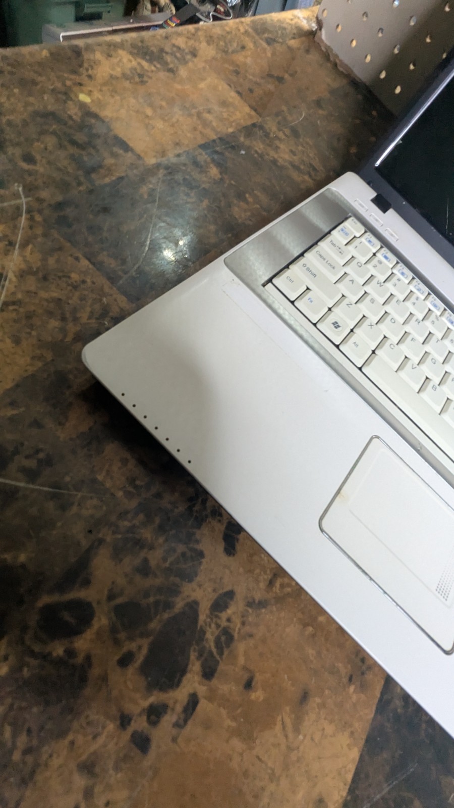 Vintage Sager Clevo M77SU Laptop With Nvidia – Windows Xp Pro *FOR PARTS*
