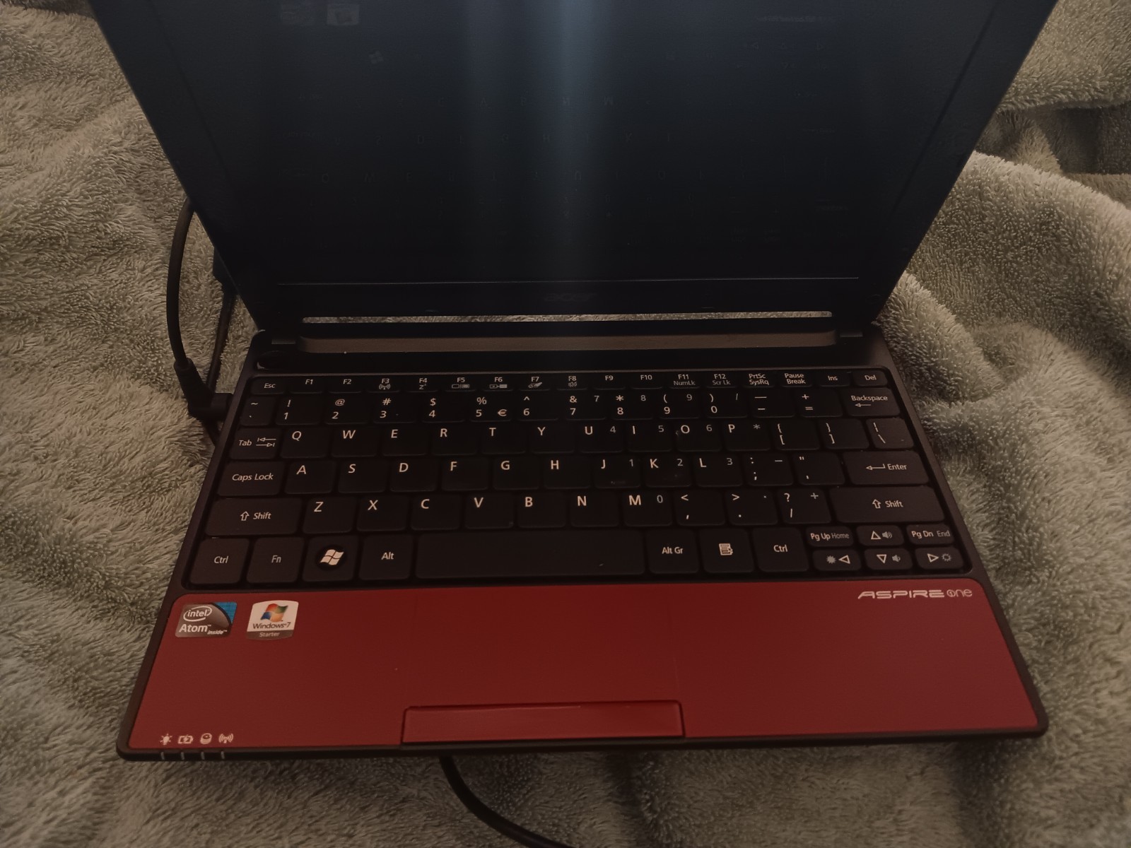 Acer Aspire One AOD255 Red Netbook Intel Atom N450 1GB RAM 10.1″ Windows 7