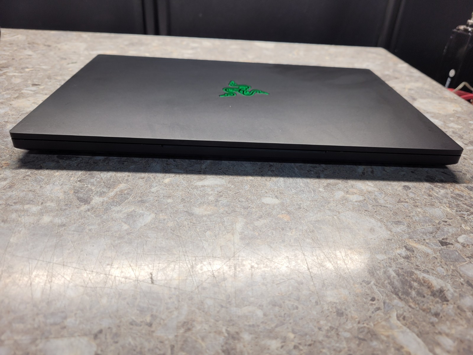 Razer Blade 15 Advanced RZ09-033 15.6″ 300HZ I7-10875H 16GB RTX 2070S MAXQ READ